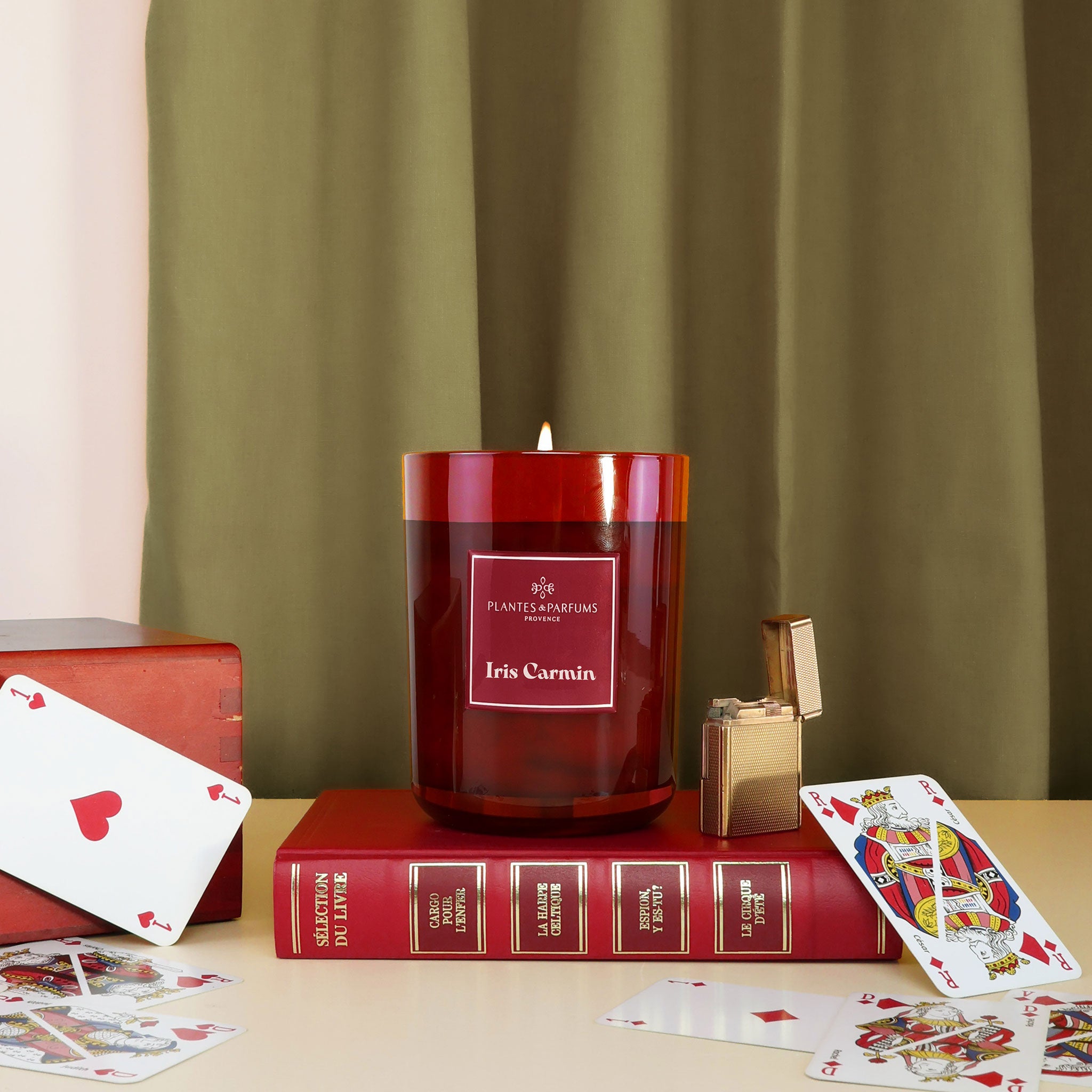 Iris Carmin Bougie Parfumée 420g